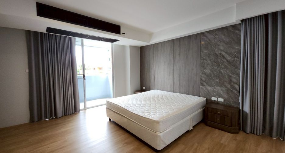 For rent 4 bedrooms condo in Khlong Toei, Bangkok