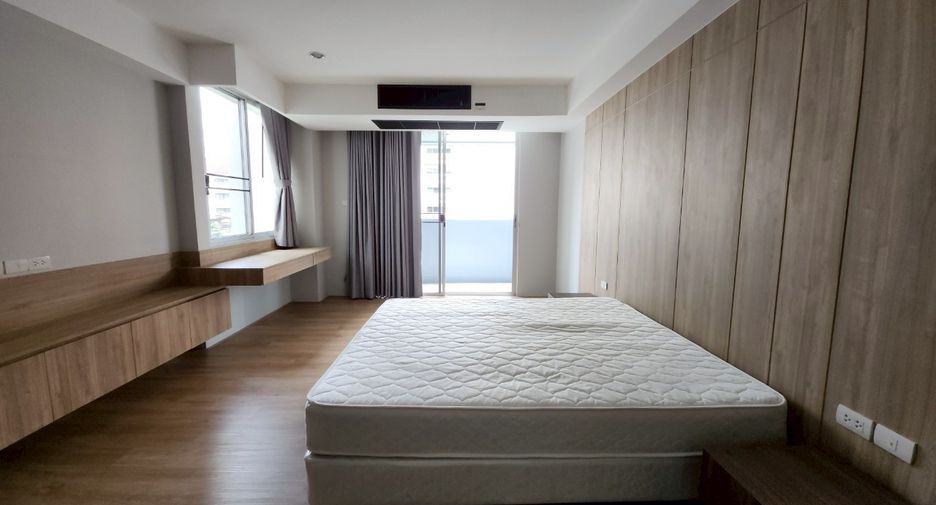 For rent 4 bedrooms condo in Khlong Toei, Bangkok