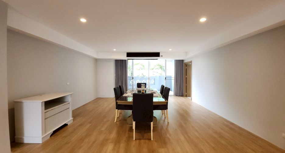 For rent 4 bedrooms condo in Khlong Toei, Bangkok