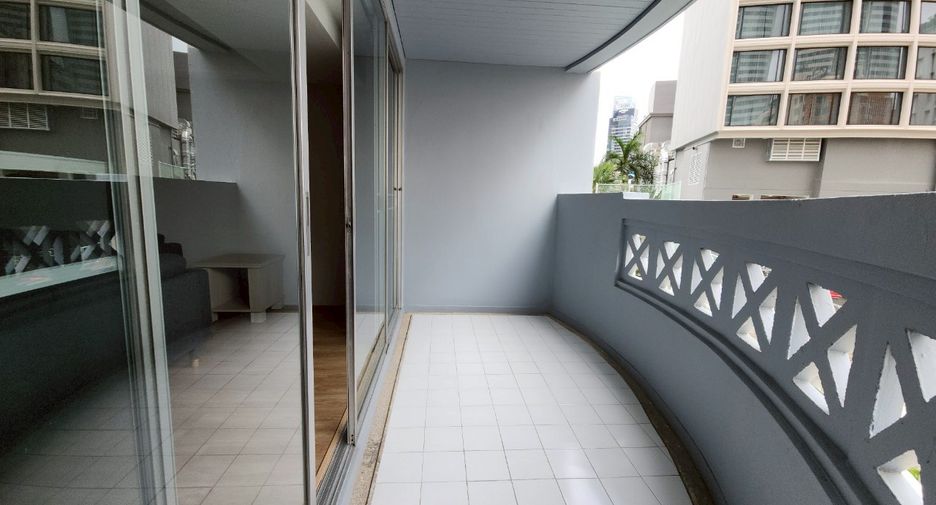 For rent 4 bedrooms condo in Khlong Toei, Bangkok