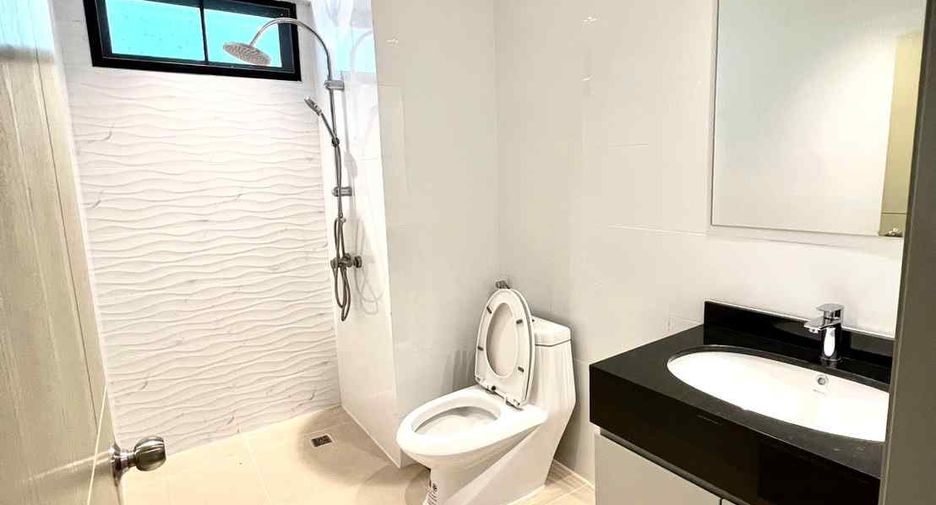 For rent 3 bedrooms condo in Watthana, Bangkok