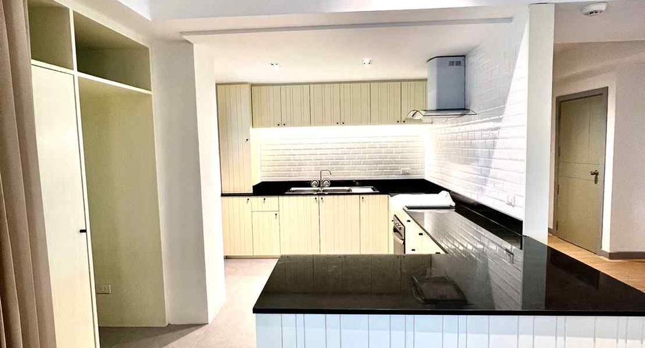 For rent 3 bedrooms condo in Watthana, Bangkok