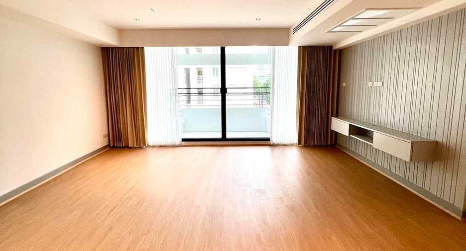 For rent 3 bedrooms condo in Watthana, Bangkok