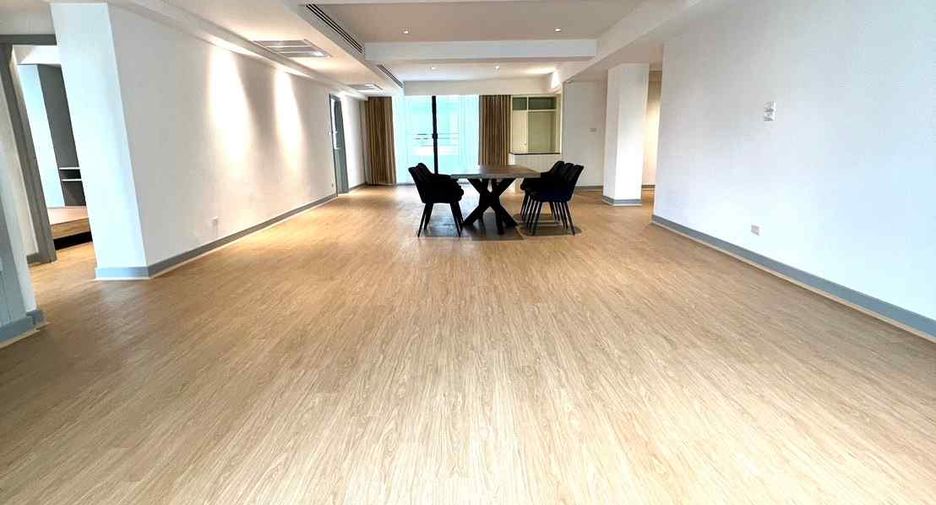 For rent 3 bedrooms condo in Watthana, Bangkok