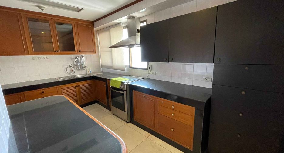 For rent 3 bedrooms condo in Watthana, Bangkok