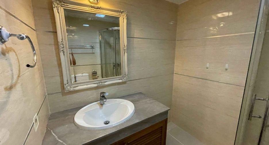 For rent 3 bedrooms condo in Watthana, Bangkok