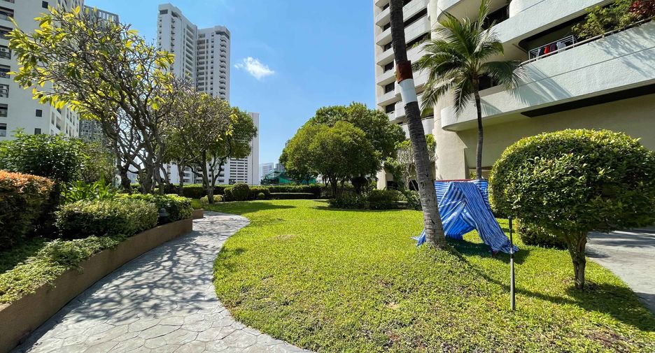 For rent 3 bedrooms condo in Watthana, Bangkok
