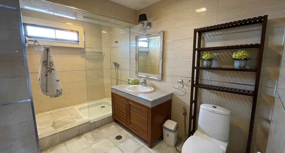 For rent 3 bedrooms condo in Watthana, Bangkok