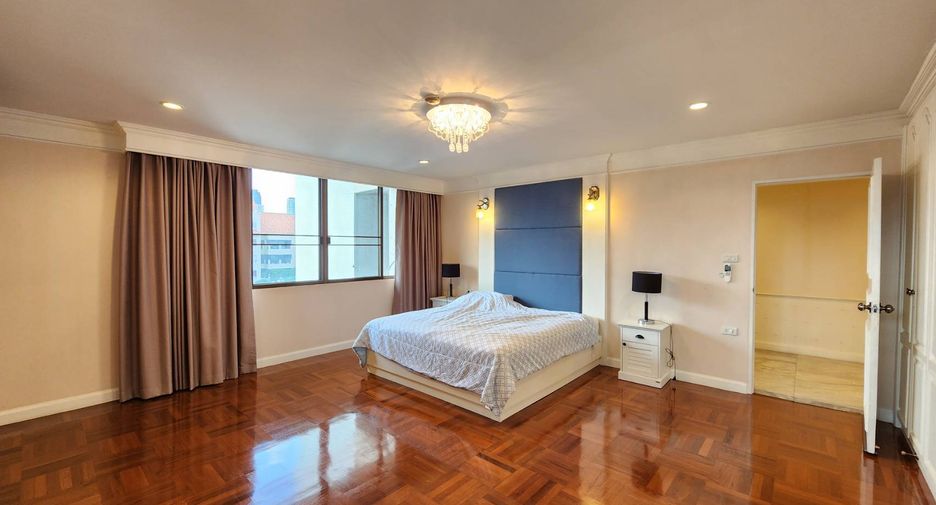 For rent 3 bedrooms condo in Watthana, Bangkok