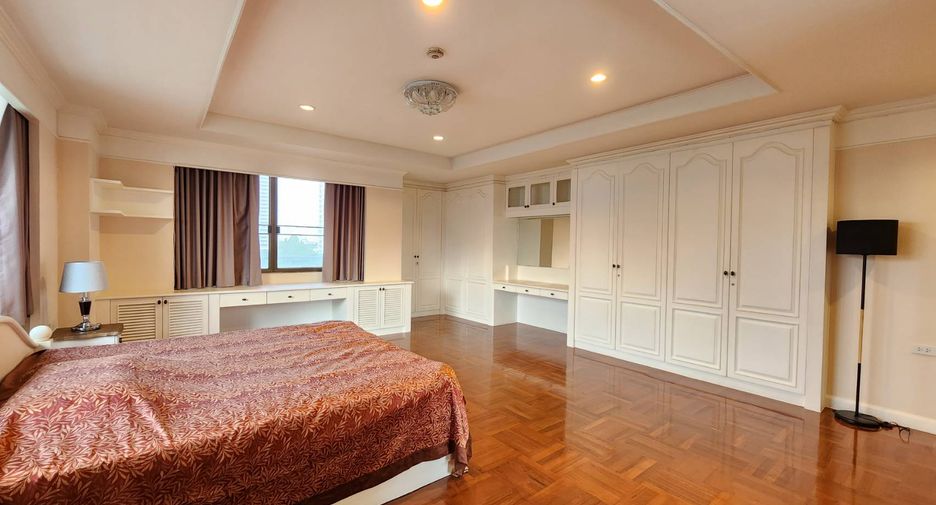 For rent 3 bedrooms condo in Watthana, Bangkok