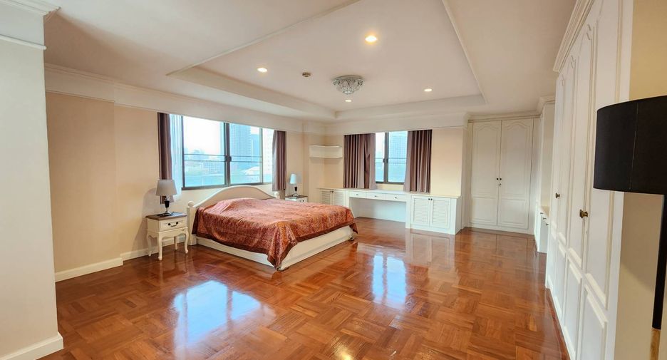 For rent 3 bedrooms condo in Watthana, Bangkok