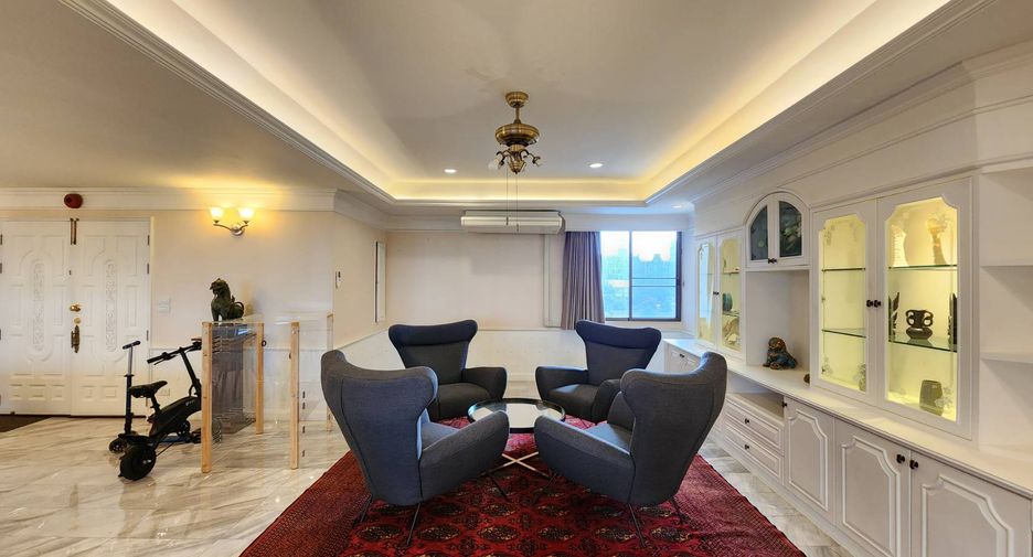 For rent 3 bedrooms condo in Watthana, Bangkok