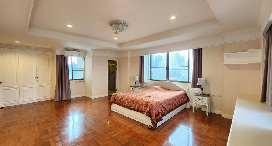For rent 3 bedrooms condo in Watthana, Bangkok