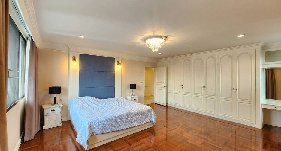 For rent 3 bedrooms condo in Watthana, Bangkok