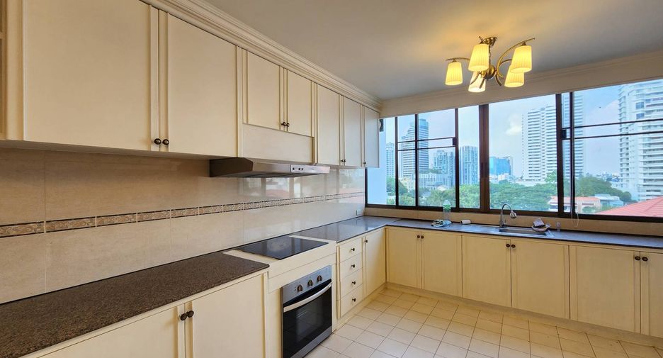 For rent 3 bedrooms condo in Watthana, Bangkok