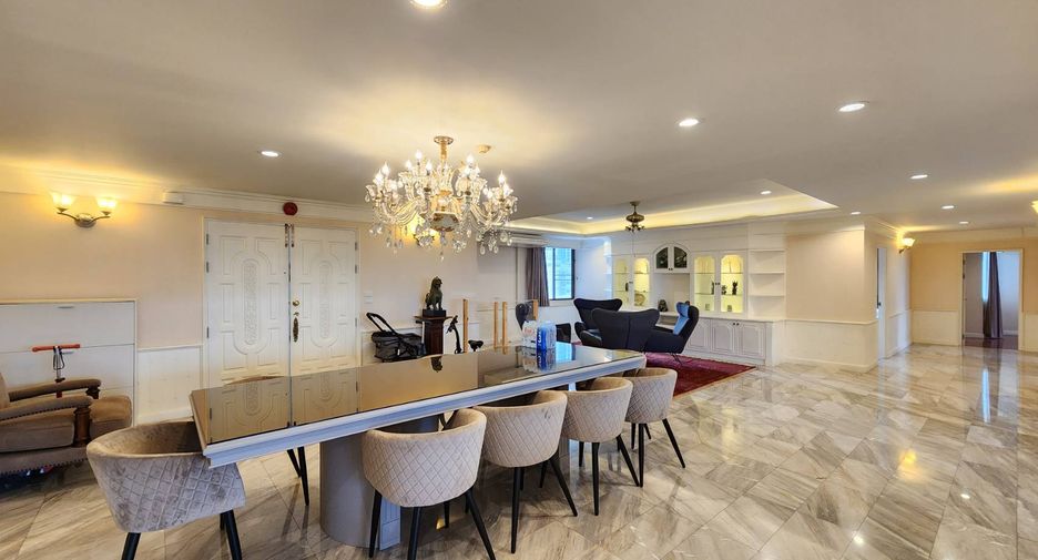 For rent 3 bedrooms condo in Watthana, Bangkok