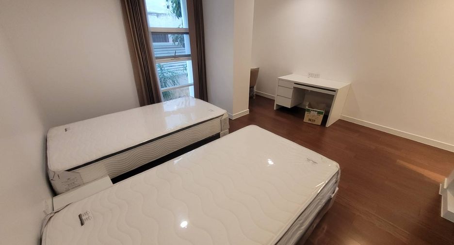 For rent 3 bedrooms condo in Watthana, Bangkok