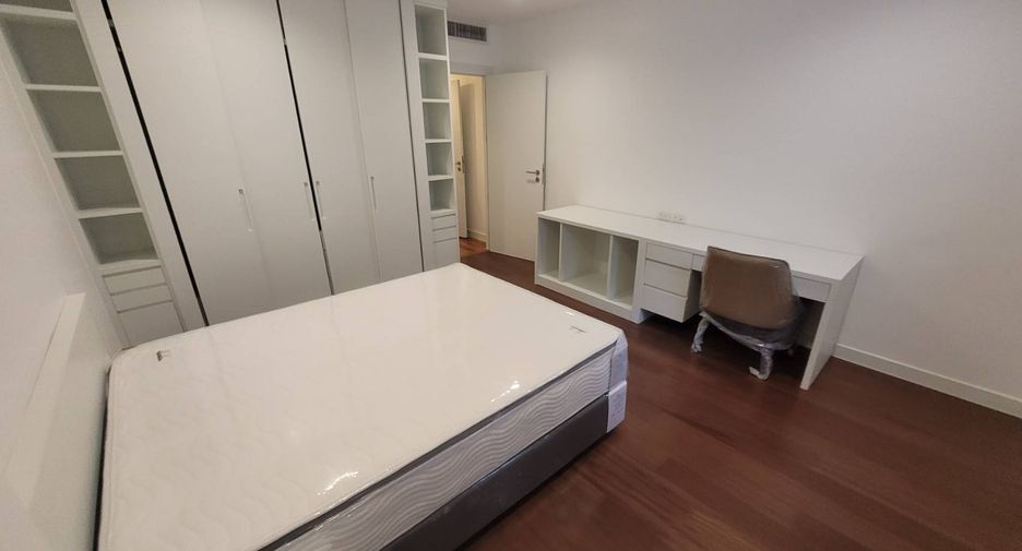 For rent 3 bedrooms condo in Watthana, Bangkok