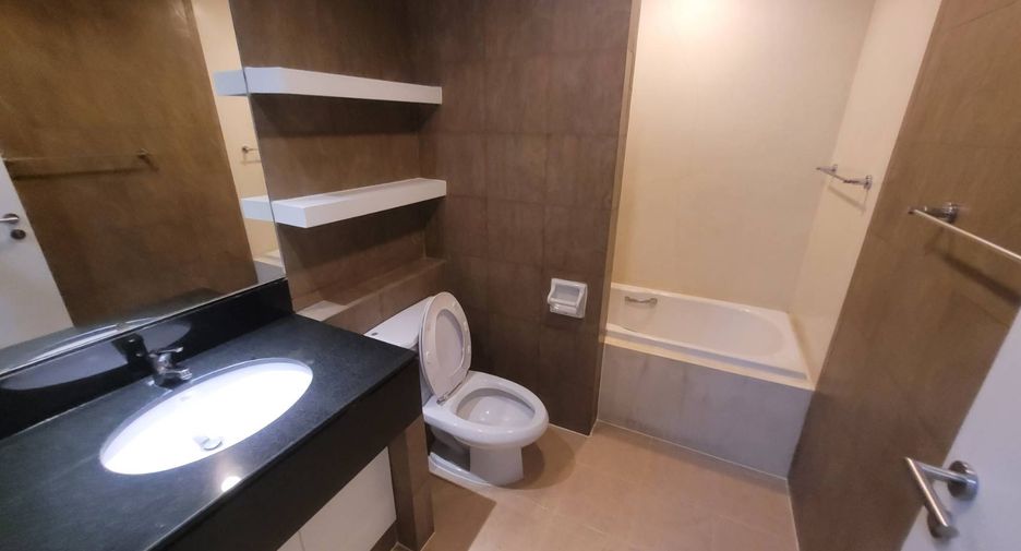 For rent 3 bedrooms condo in Watthana, Bangkok