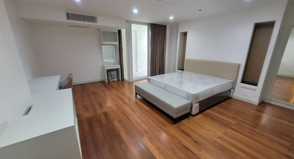 For rent 3 bedrooms condo in Watthana, Bangkok