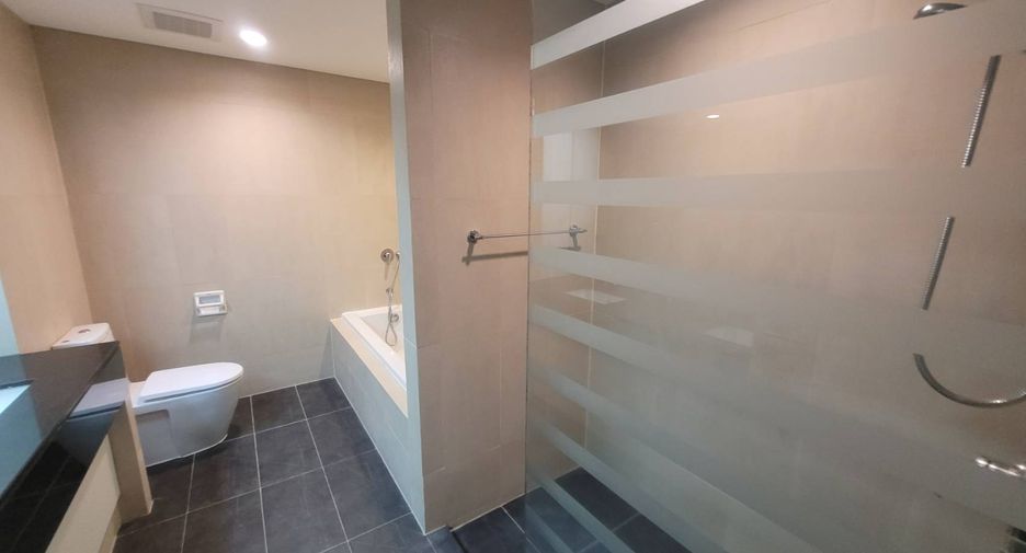 For rent 3 bedrooms condo in Watthana, Bangkok
