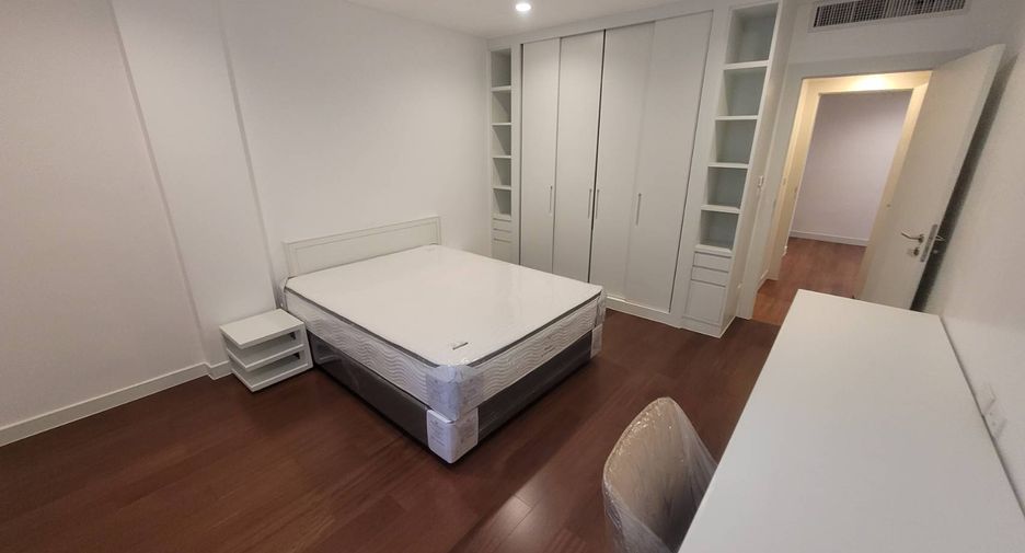 For rent 3 bedrooms condo in Watthana, Bangkok
