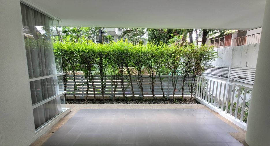 For rent 3 bedrooms condo in Watthana, Bangkok