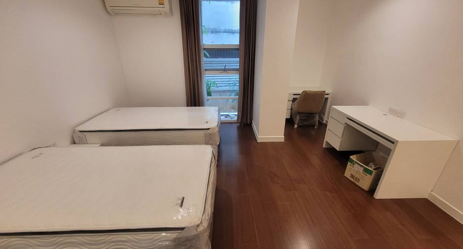 For rent 3 bedrooms condo in Watthana, Bangkok