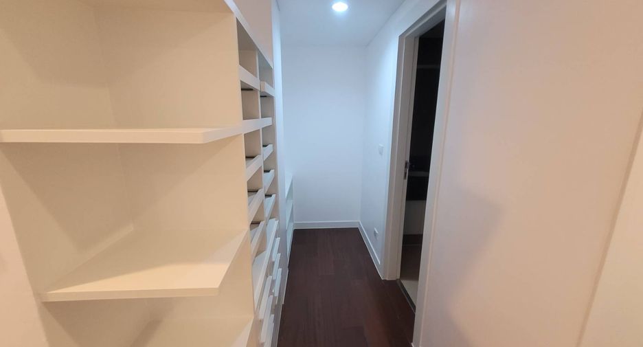 For rent 3 bedrooms condo in Watthana, Bangkok