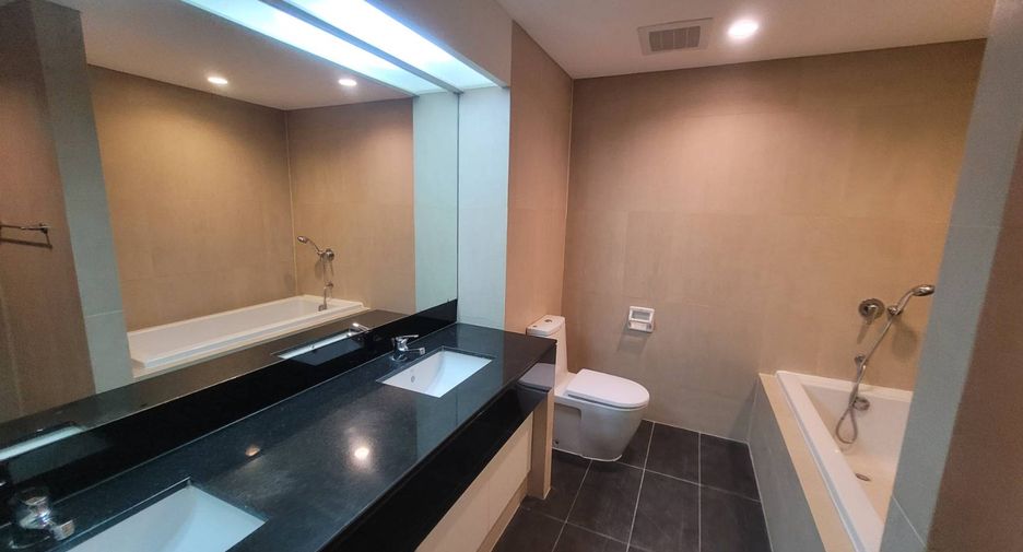 For rent 3 bedrooms condo in Watthana, Bangkok