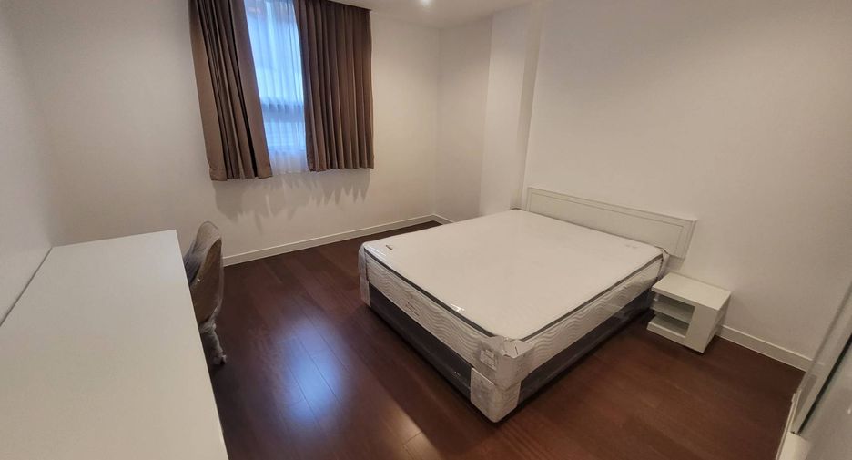 For rent 3 bedrooms condo in Watthana, Bangkok