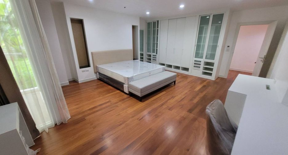 For rent 3 bedrooms condo in Watthana, Bangkok