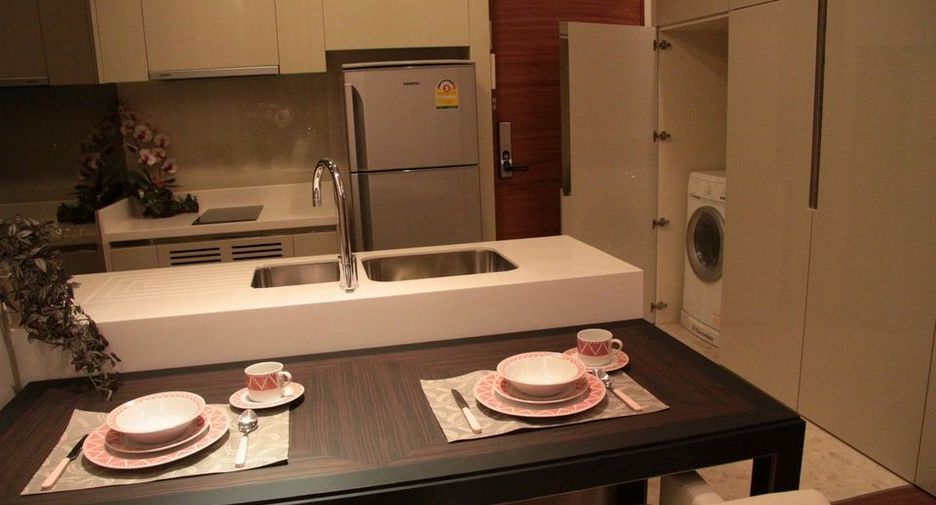 For rent 1 bed condo in Khlong Toei, Bangkok