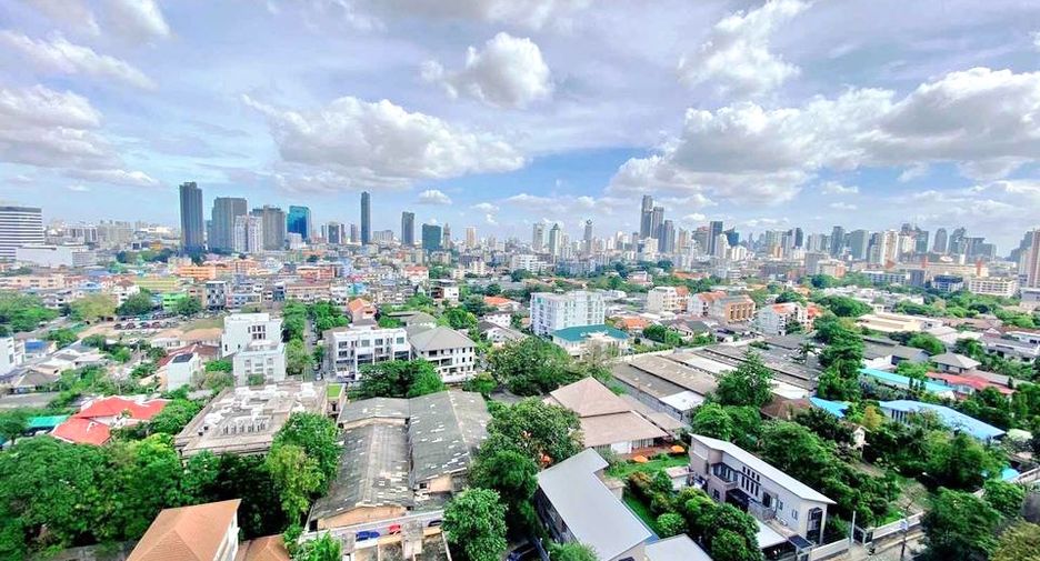 For rent 2 bedrooms condo in Watthana, Bangkok