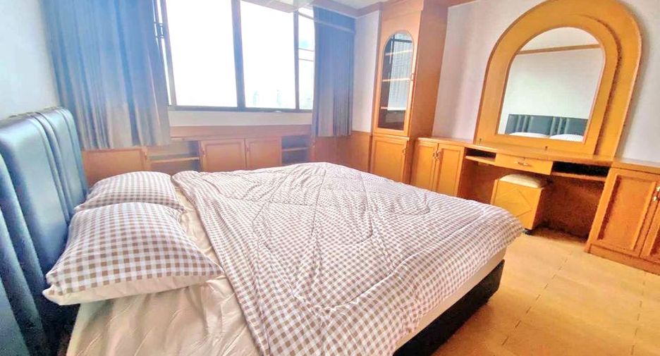 For rent 2 bedrooms condo in Watthana, Bangkok