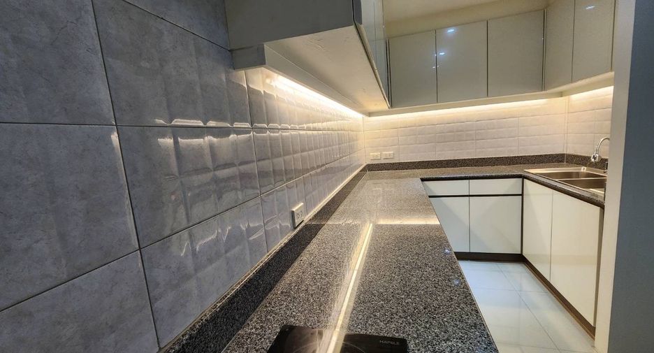 For rent and for sale 2 bedrooms condo in Watthana, Bangkok
