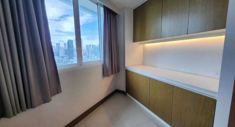 For rent and for sale 2 bedrooms condo in Watthana, Bangkok