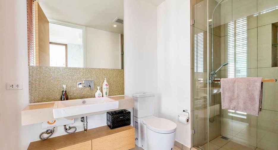 For rent 2 bedrooms condo in Khlong Toei, Bangkok