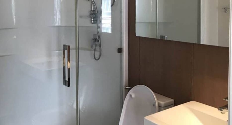 Аренда и продажа 2 спальни кондо в Кхлонг Сан, Бангкок