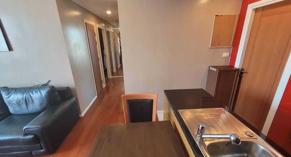 For rent 2 bedrooms condo in Watthana, Bangkok