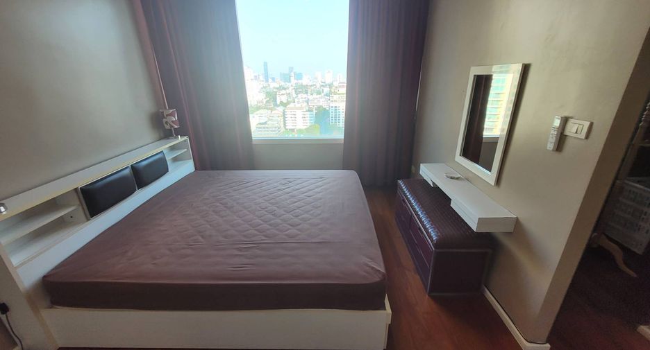 For rent 2 bedrooms condo in Watthana, Bangkok