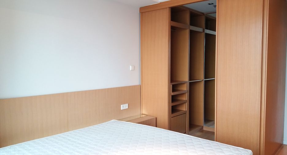 For rent 2 bedrooms condo in Sathon, Bangkok