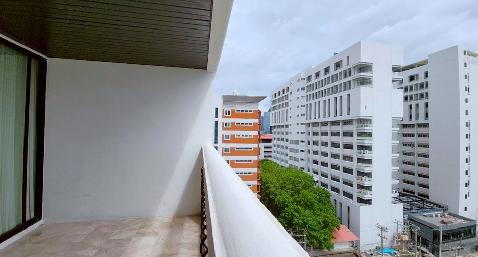 For rent 3 bedrooms condo in Watthana, Bangkok