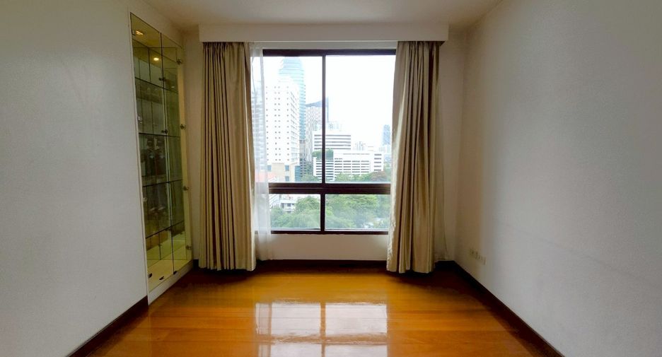 For rent 3 bedrooms condo in Watthana, Bangkok