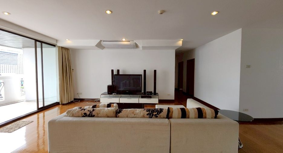 For rent 3 bedrooms condo in Watthana, Bangkok