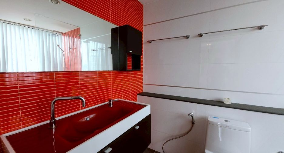 For rent 3 bedrooms condo in Watthana, Bangkok