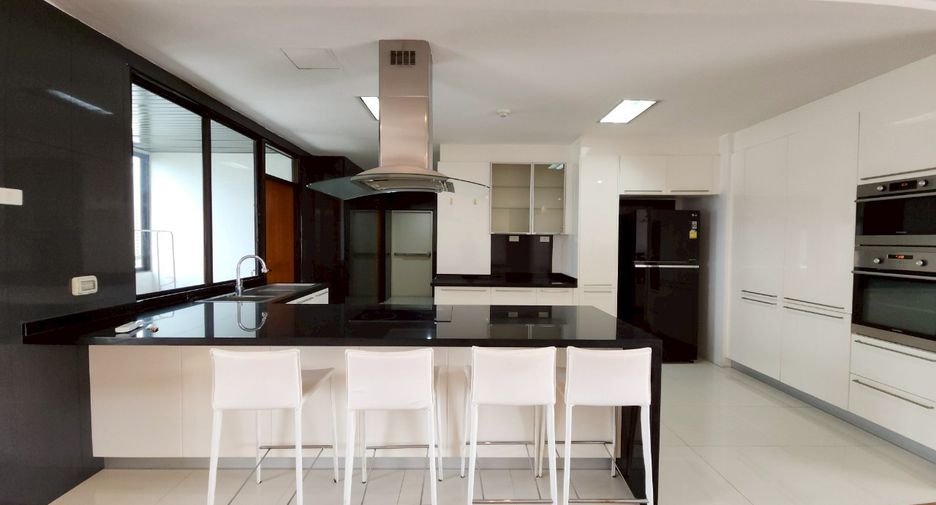 For rent 3 bedrooms condo in Watthana, Bangkok
