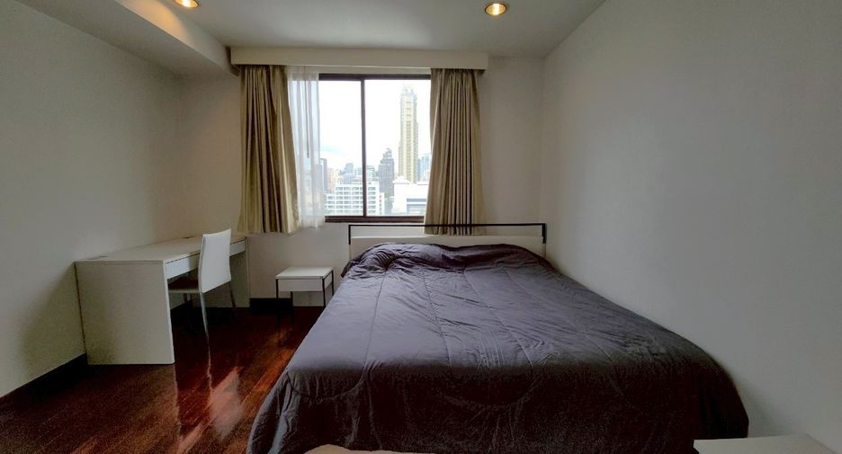 For rent 3 bedrooms condo in Watthana, Bangkok