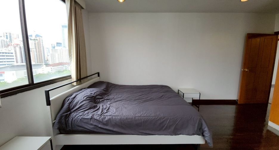 For rent 3 bedrooms condo in Watthana, Bangkok