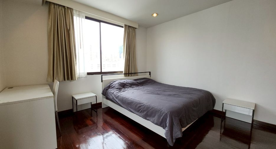 For rent 3 bedrooms condo in Watthana, Bangkok